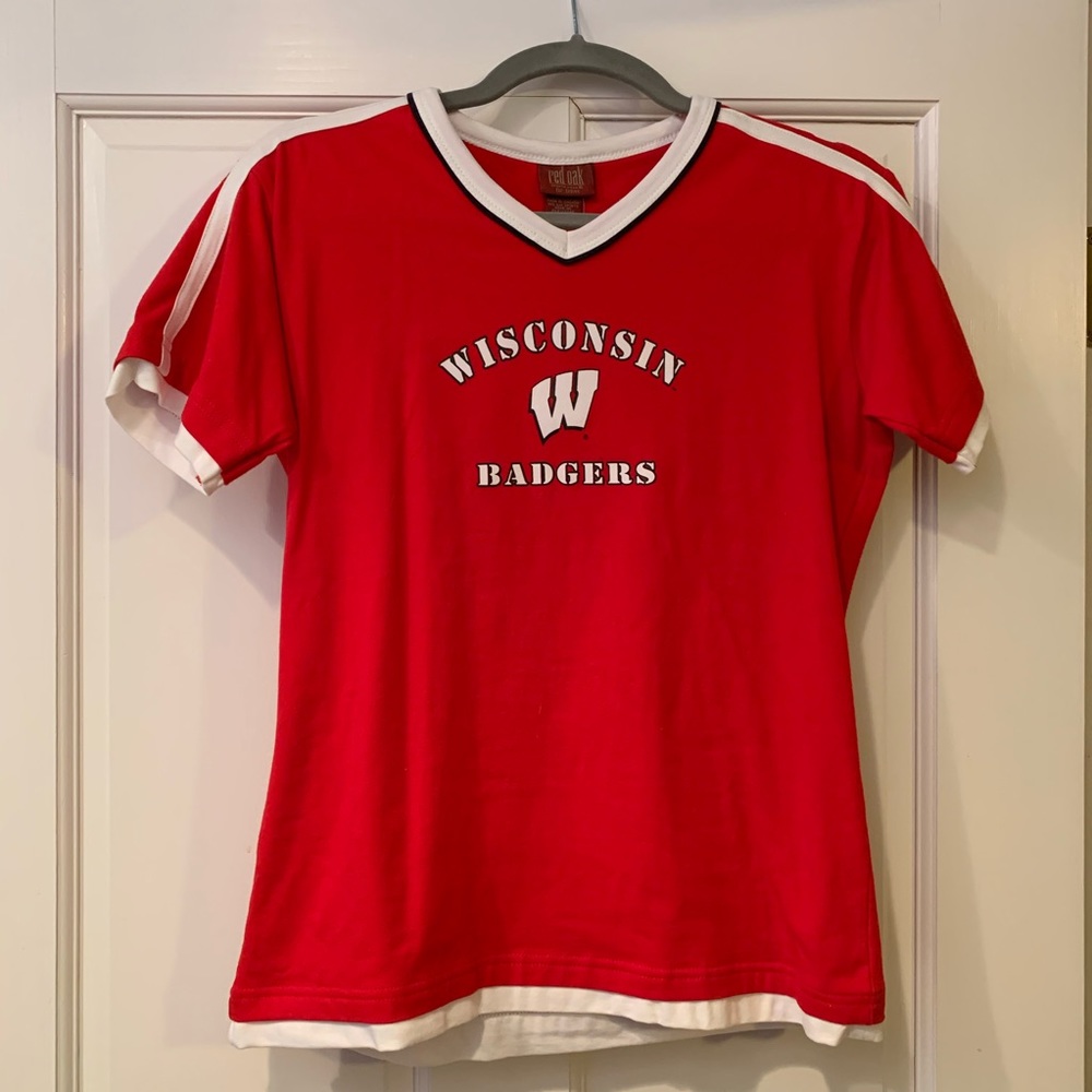 NWT Wisconsin Badgers Women’s V Neck Tee Red Oak